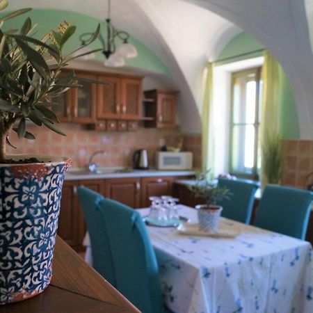 Olivea Penzion & Wine Микулов Экстерьер фото